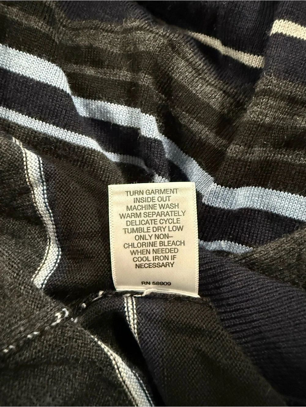 Murano Modern Performance Men’s Striped Crewneck Sweater - M